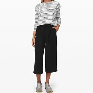 Lululemon Noir crop dress pants
